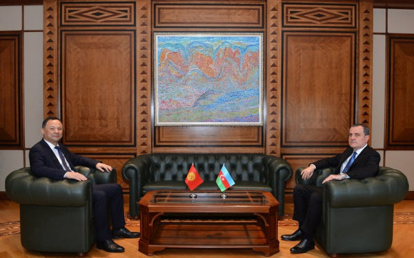 azerbaycan-ve-qirgizistan-xin-bascilarinin-birge-metbuat-konfransi-canli-yayim